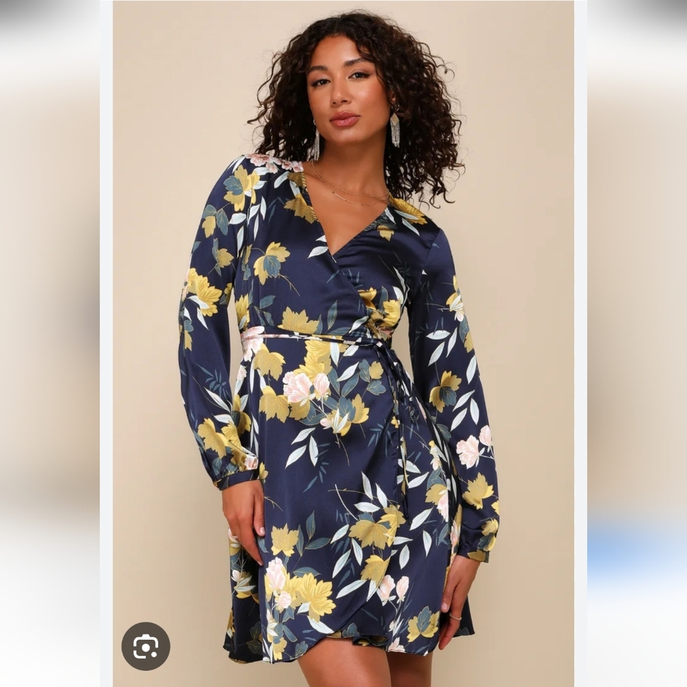 Lulus navy floral wrap dress with tie waist and long sleeves. Size Medium - Picture 2 of 12